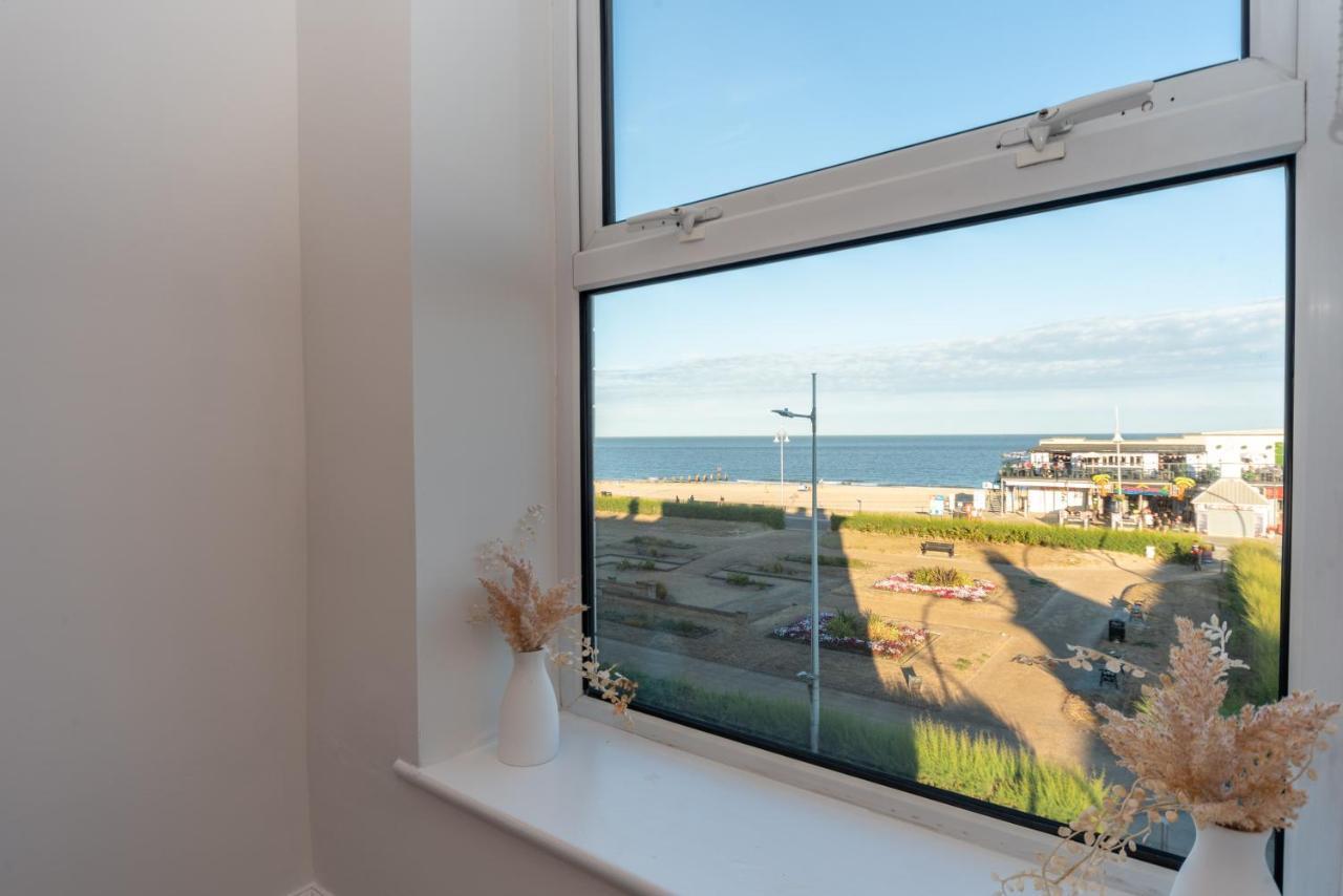 Sea Views Modern Two Bedroom Apartment Lowestoft Exterior photo